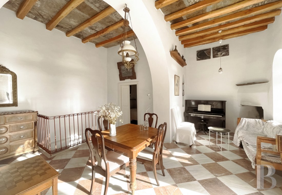 À Tinos, dans les Cyclades, une maison du 17e siècle tout de blanc vêtue - photo  n°5